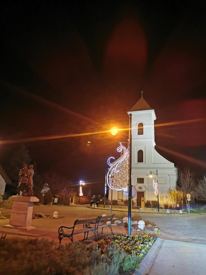 Illaberek Turistaház Sukoró Esterno foto